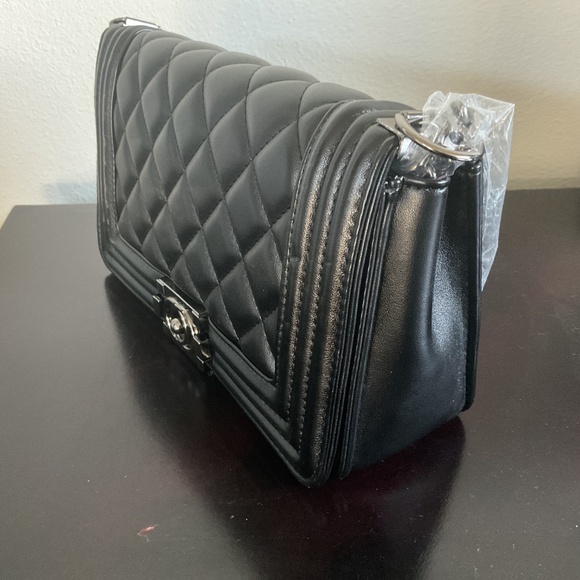 NWT Chic Revival Quilted Leather Shoulder Bag by Vici Collection - Picture 9 of 12